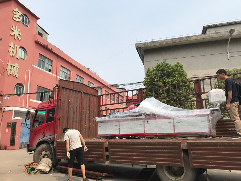 家具方管熱熔機(jī)床，專車發(fā)往山海